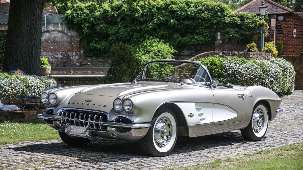 Click to Enlarge-Esc to Close Corvette Generations/C1/C1 1961 Silver convertible 2.jpg